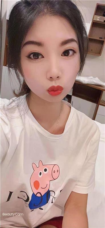 深圳宝安翘臀骨感御姐 眼睛勾魂气质不错